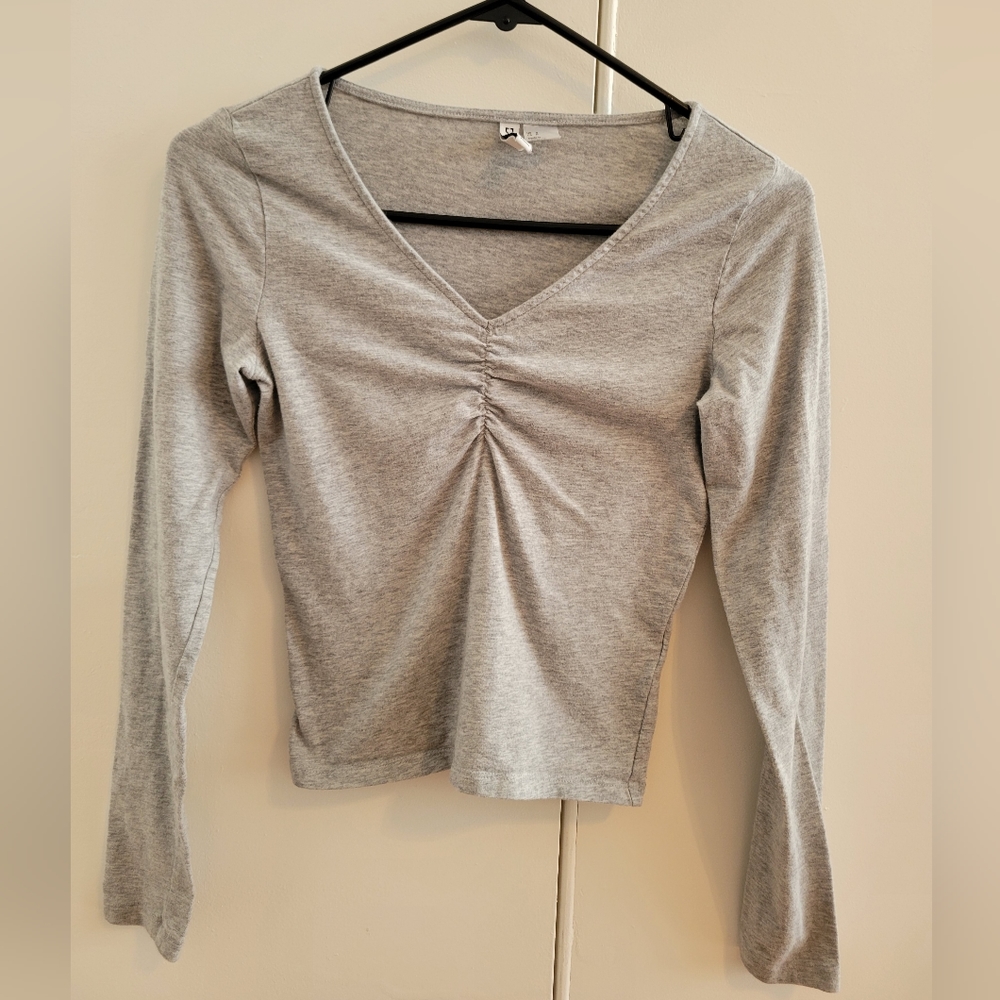 Divided women's gray long-sleeved crop top size small